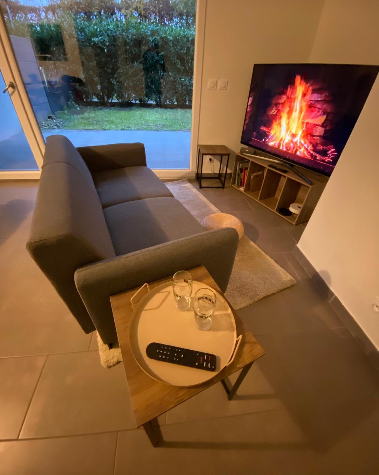 Chez Charlie Apartment Houssen